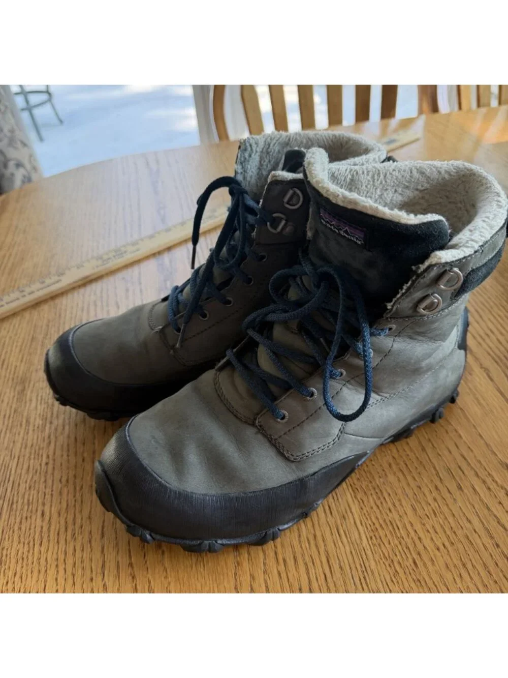 Patagonia Beluga Men's Waterproof Hiking Winter Boots Size 11 Rugged Gray
